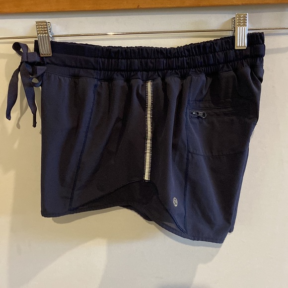 Lululemon Hotty Hot Short 4 - Picture 8 of 9